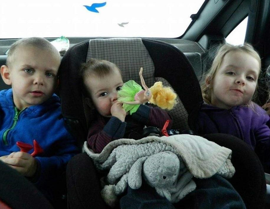 children of Eran Jones in car